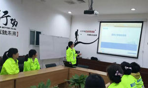 服務(wù)于心，管理于人——安徽淮南店職場禮儀與服務(wù)管理培訓(xùn) 